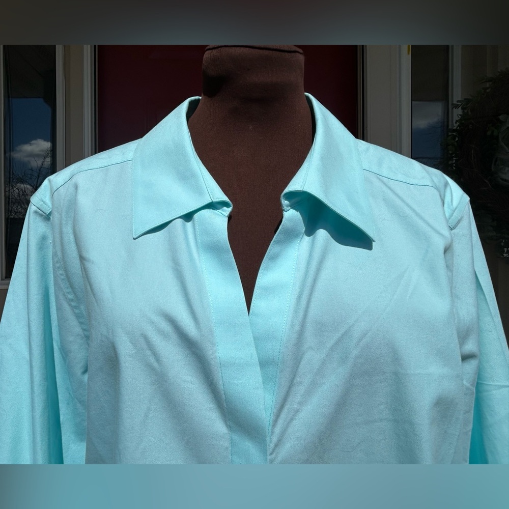 NWOT FOXCROFT s18W ‘Heritage’ shirt-beautiful Tiffany blue-shaped fit-retail $98 - Picture 4 of 5